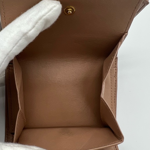 Authentic Yves Saint Laurent MULTI-FOLD wallet in Grained Calfskin leather - Picture 14 of 16